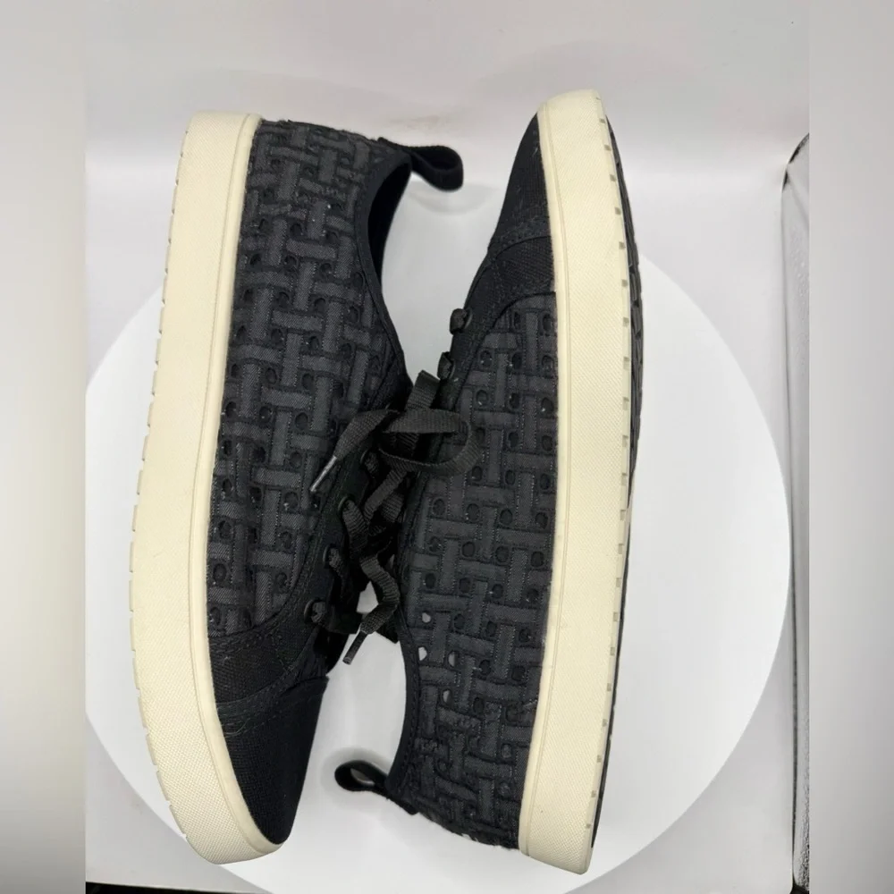 Koolaburra by UGG Women’s Black Lace-Up Sneakers Size 11‎